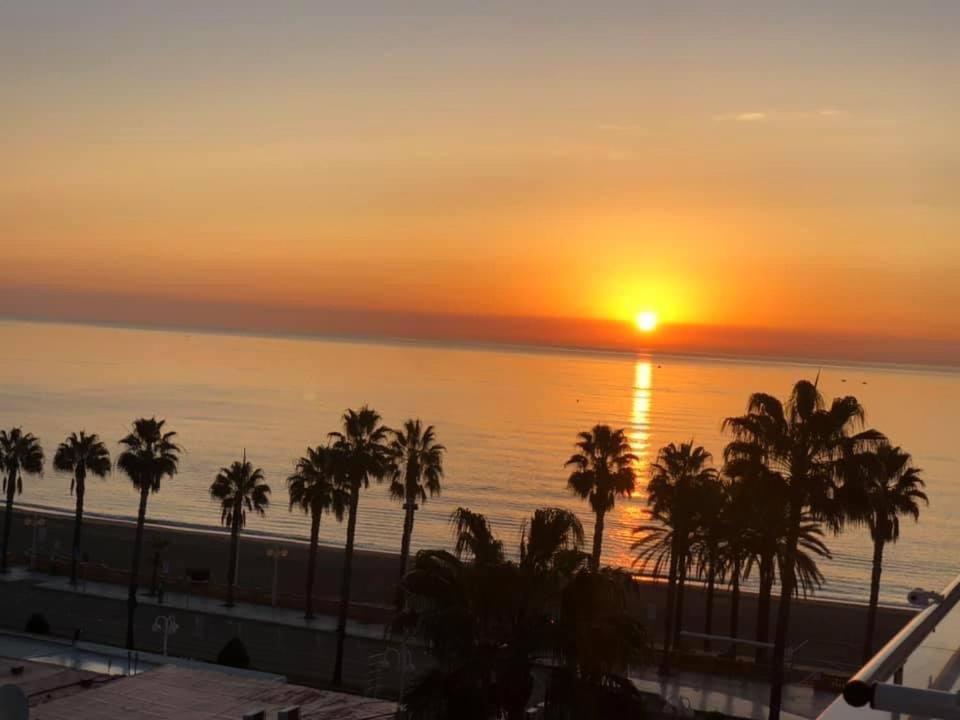 Luxury Beachfront Apartment In Benalmadena Costa Екстериор снимка