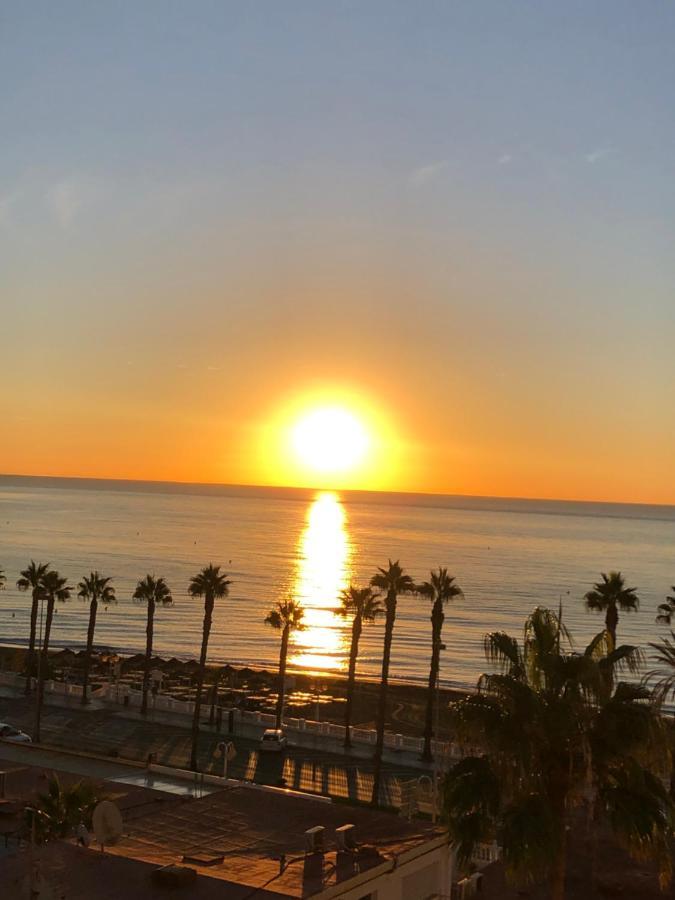 Luxury Beachfront Apartment In Benalmadena Costa Екстериор снимка