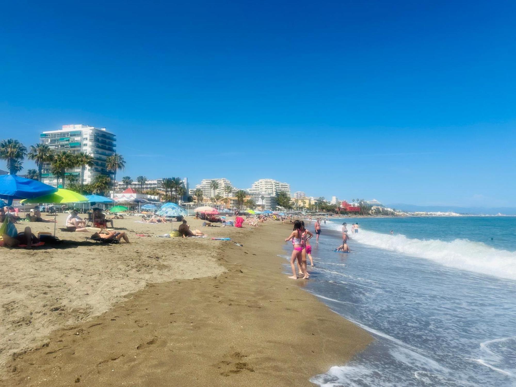 Luxury Beachfront Apartment In Benalmadena Costa Екстериор снимка