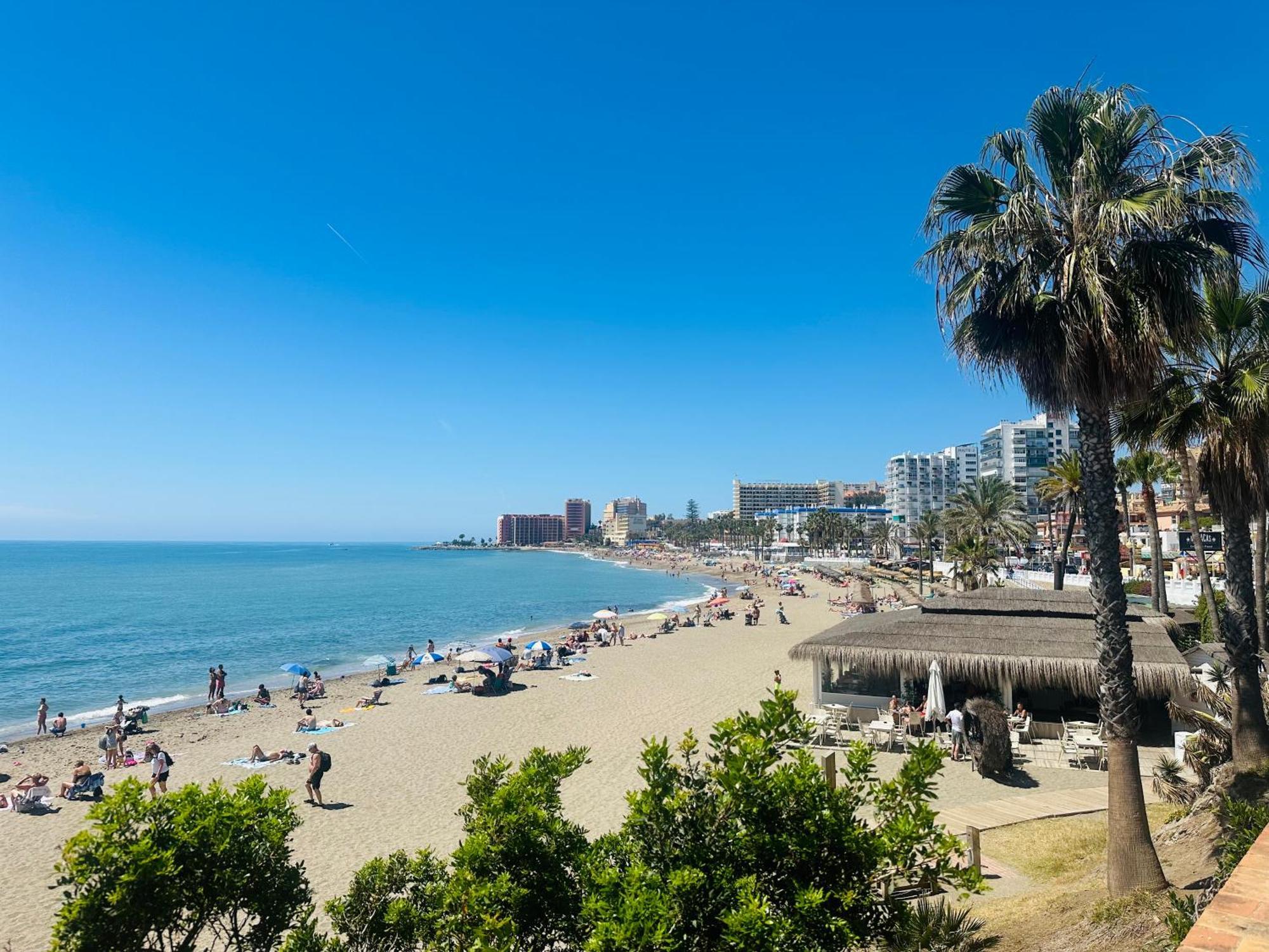 Luxury Beachfront Apartment In Benalmadena Costa Екстериор снимка