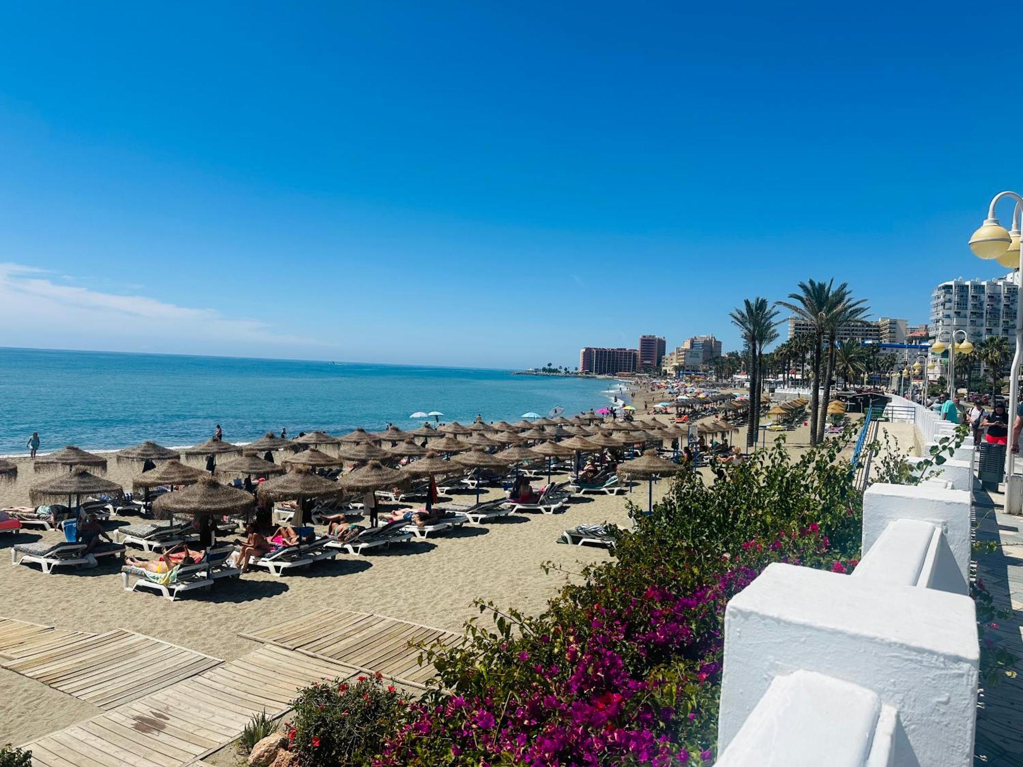 Luxury Beachfront Apartment In Benalmadena Costa Екстериор снимка