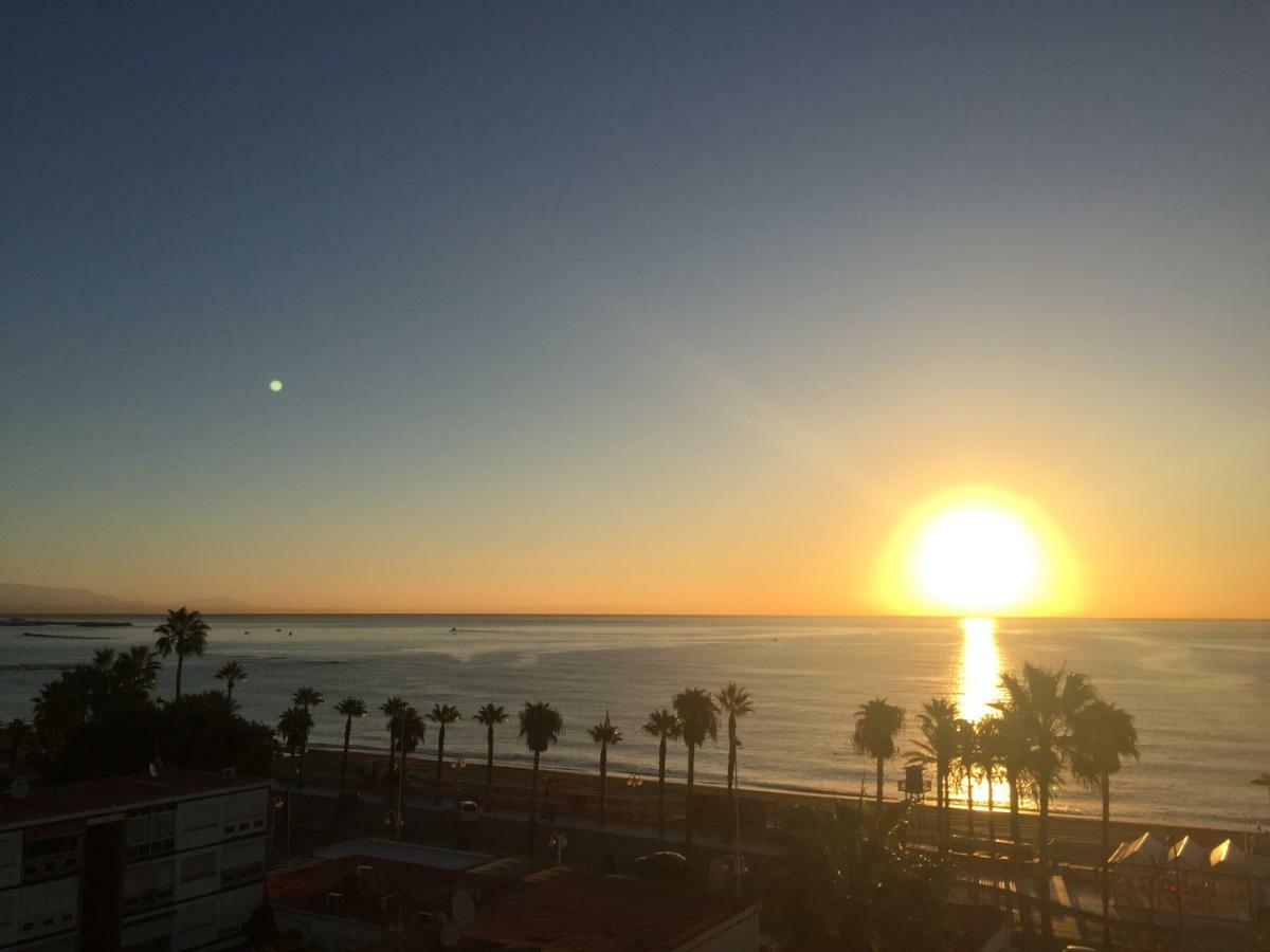 Luxury Beachfront Apartment In Benalmadena Costa Екстериор снимка
